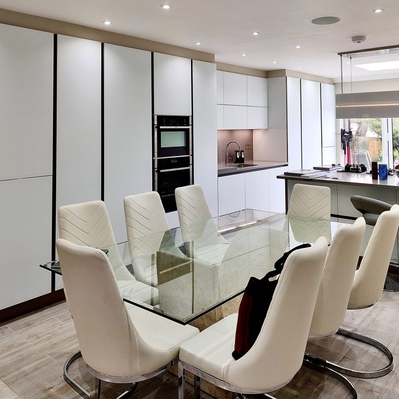 CasaLife Kitchens Glass 2.0 minimalist kitchen design